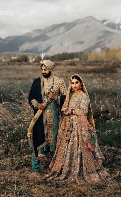 Punjabi Wedding Couple, Sikh Bride, Indian Wedding Couple, Indian Wedding Photography Poses, Indian Wedding Photographer, Punjabi Wedding, Indian Wedding Planning, Indian Bride And Groom, Indian Bridal Outfits