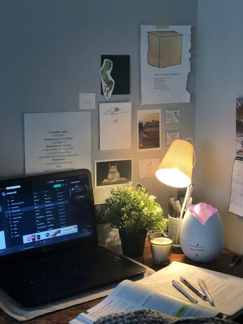 Home Aethestic, Aesthic Studying, Calm Study Aesthetic, Stady Vibe, Study Space Aesthetic, Studying Inspo Motivation, Study Chill, University Vibes, Balanced Aesthetic