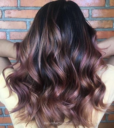 Biggest Hair Color Trends for Summer 2018 chocolate mauve Most Attractive Hair Color, Attractive Hair Color, Hair Color 2022, Chocolate Mauve Hair, Mauve Hair, Curly Hair Trends, Hair Inspired, Hair Colorful, Trending Hair