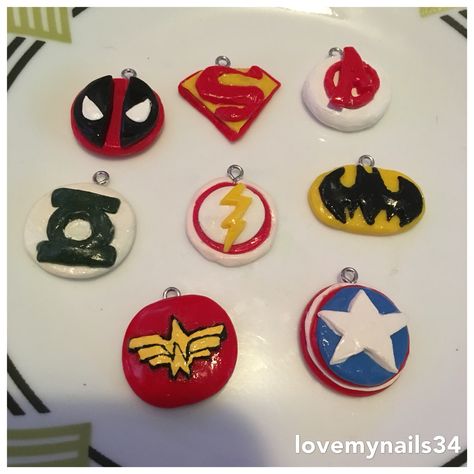 Comic book charms I made. #deadpool #superman #avengers #flash #batman #greenlantern #wonderwoman #captainamerica #charms #dc #marvel #comicbookcharacters #polymerclaycharms Marvel Clay Ideas Easy, Deadpool Clay, Clay Avengers, Clay Superhero, Marvel Clay Ideas, Batman Clay, Deadpool Gifts, Clay Keychain, Clay Magnets