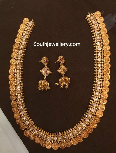 100 Grams Antique Gold Kasu Haram, 10 thula haram, haram models with weight Kasu Haram, Indian Brides Jewelry, 14k Rose Gold Jewelry, Clean Gold Jewelry, Gold Necklace Indian, Antique Jewellery Designs, Gold Jewelry Simple Necklace, Pearl Necklace Designs, Gold Necklace Indian Bridal Jewelry