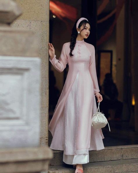 Vietnamese Ao Dai Traditional Dresses, Vietnamese Dress Ao Dai Modern, Ao Dai Photoshoot, Ao Dai Aesthetic, Ao Dai Vietnamese, Modern Ao Dai, Thailand Dress, Chinese Fancy Dress, Vietnam Dress