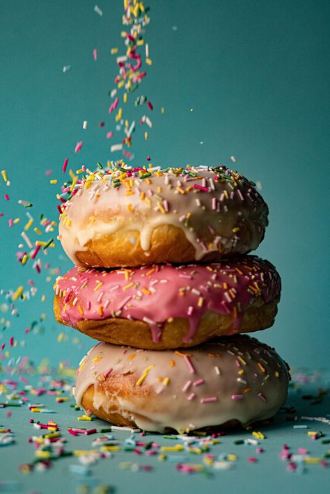 Gorgeous Food Doughnuts Photography, Super Donut, Donut Photos, Food Photography Dessert, Chocolate Shots, Photography Food Styling, Donut Art, Food Photoshoot, Dessert Photography