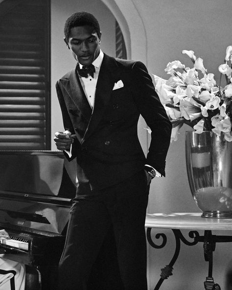 Hollywood Glamour Men Outfit, Old Hollywood Tuxedo, Black White Tuxedo, Lachlan Bailey, Ralph Lauren Fragrance, Black And White Tuxedo, White Tuxedo, Formal Mens Fashion, Its A Mans World