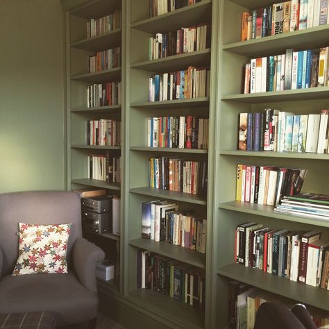 Ceiling And Walls Same Color, Lounge Shelves, Bookshelf Entertainment Center, Green Bookshelf, Bookcase Painted, Oak Bookshelves, Alcove Shelving, Floor To Ceiling Bookshelves, Color Library