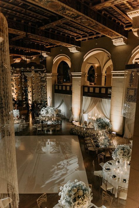 Vintage Venues Wedding, Fancy Wedding Venues Outdoor, Dream Wedding Indoor, Wedding Party Indoor, Wedding Venues Vintage, Big Wedding Venues Indoor, Wedding Venues After Party, Ballroom Wedding Inspiration, Wedding Venue Ideas Modern