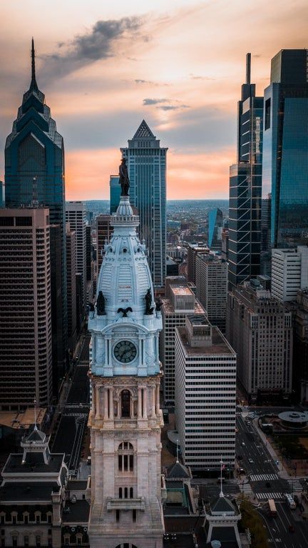 Philadelphia Wallpaper, Philadelphia Aesthetic, Arnold Bodybuilding, Philadelphia Photography, Downtown Pictures, City Landscapes, Visit Philadelphia, Philadelphia Skyline, Building Photography