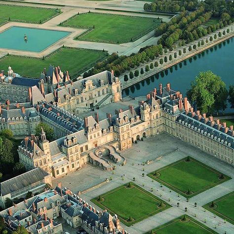 Chateau de Fontainbleu, France Fontainebleau France, Castle Mansion, French Castles, European Castles, Chateau France, Castle House, Beautiful Castles, A Castle, France Paris