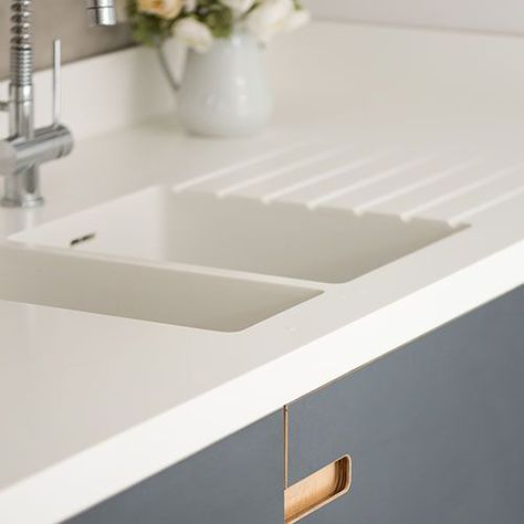 Beautiful bespoke Corian moulded sink and worktop. Simple clean lines creating an elegant look able to complement a traditional or modern finish. #integratedbuildsolutions #bristolbuilder #coriansink #minimalistkitchen #kitchenstyleideas #designyourkitchen #kitchenrenovation #bristolkitchens #modernkitchen #traditionalkitchen #kitchensink #doublesink #kitcheninspiration #sinkanddrainer #corian Corian Sinks Kitchen, Corian Sink Kitchen, Corian Worktop, Integral Sink, Corian Kitchen Countertops, Kitchen Cabinets Storage Organizers, Corian Sink, Corian Countertops, Kitchen Remodel Countertops