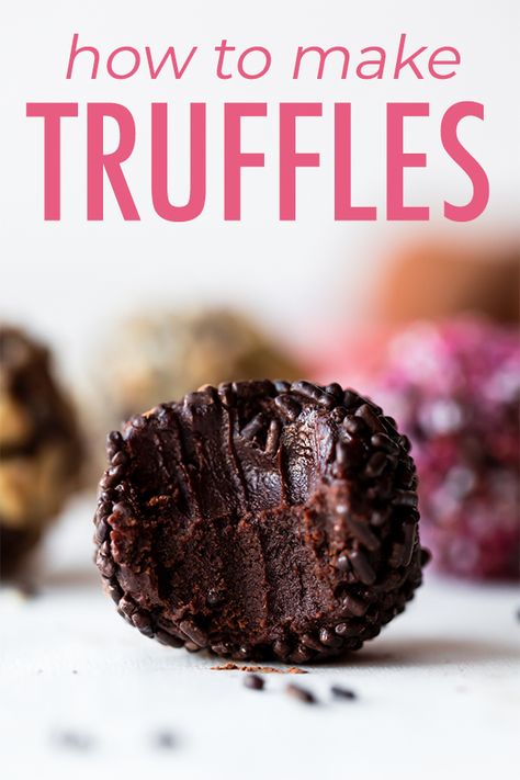 Extra creamy homemade chocolate truffles recipe on sallysbakingaddiction.com Fudge Truffle Balls, Chocolate Fudge Truffles, Chocolate Truffle Balls, Truffles Candy, How To Make Truffles, Chocolate Balls Recipe, Truffle Balls, Truffle Recipe Easy, Chocolate Truffles Recipe