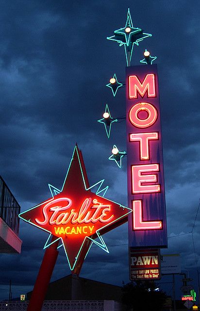 Starlite Motel    North Las Vegas, Nevada: Awesome photo, neon isn't the easiest thing to get photos of! Old Neon Signs, Motel Sign, Retro Signage, Vintage Neon Signs, Neon Nights, Paris Jackson, Retro Sign, Old Signs, Photo Wall Collage