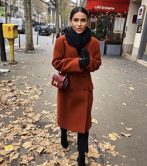 Winter Business Outfits, Mantel Outfit, Mode Shoes, Fashionista Clothes, Cute Winter Outfits, Street Style Paris, Business Outfit, Current Fashion Trends, Fall Winter Style