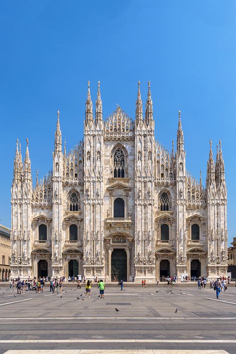 Duomo Milan, Egyptian Architecture, Milan Travel, Milan Cathedral, Italian Vacation, Historical Buildings, Italy Aesthetic, Church Architecture, Gothic Architecture