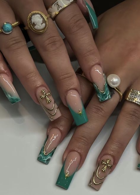 Aqua French Tip Nails, Simple Nails Green, Short Green Nails Ideas, Mexico Nails Vacations, Teal And Gold Nails, Emerald Green Nail Designs, Nail Inspired, Quince Nails, Emerald Nails