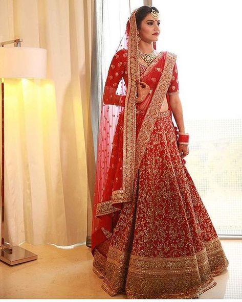 Saree Style Drape | Bridal lehenga dupatta draping style - Wish N Wed Dupatta Draping Styles, Dupatta Draping, Orang India, Draping Styles, Designer Bridal Lehenga Choli, Bridal Dupatta, Wedding Lehenga Designs, Bridal Lehenga Collection, Designer Bridal Lehenga