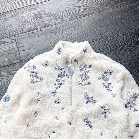 YITAI on Instagram: "I've always wanted to pay homage to my Chinese roots through design, and I was particularly inspired by the blue hues of Fine China Ceramics. This sherpa jacket has delicate embroidery featuring graceful bird motifs and the serene descent of flower blooms, evoking the peaceful imagery of drifting petals. It’s then complemented with a metallic leaf zipper. It took months and four rounds of sampling to perfect." Blue Flower Embroidery, China Ceramics, Tea Clothes, Men Embroidery, Embroidery Men, Male Outfits, Delicate Embroidery, Bird Motif, Winter Fits