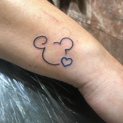 Mickey Mouse Tattoo Behind Ear, Minnie Mouse Ear Tattoo, Mickey Mouse Outline Tattoo, Mickey Outline Tattoo, Disney Mom Tattoo Ideas, Mickey Mouse Head Tattoo, Mickey Head Tattoo, Small Mickey Mouse Tattoo, Mickey Ears Tattoo