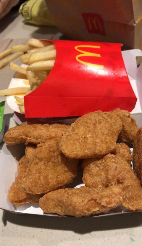 Happy Meal Aesthetic, Food Babe, Delicacy Food, Healthy Food Motivation, Yummy Comfort Food, Food Obsession, Interesting Food Recipes, French Fries, Pretty Food