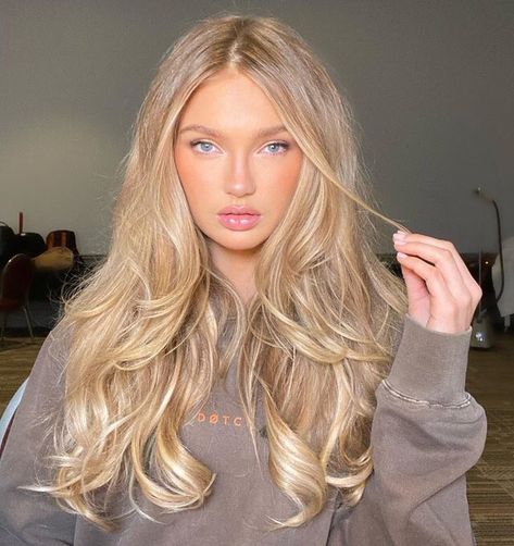 femme fatale on Twitter: "Romee Strijd… " Blonde Lowlights, Makeup Tip, Frontal Hairstyles, Blonde Hair Inspiration, Blonde Hair Looks, Brown Blonde Hair, Long Blonde, Long Blonde Hair, Blonde Balayage