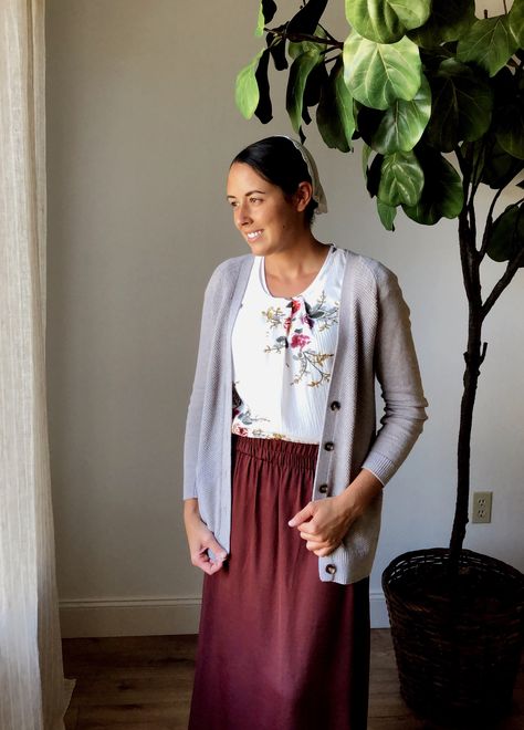 Modest Fashion #mennonite #skirtoutfits Mennonite Outfits, Mennonite Dress Ideas Skirt, Modern Mennonite Fashion, Mennonite Fashion, Mennonite Dress Ideas, Lynette Yoder, Christian Fashion Modesty, 60 Fashion Woman, Biblical Modesty