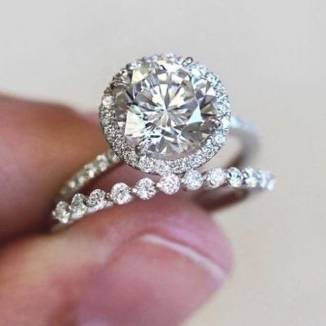 Circle Halo Engagement Ring, Big Wedding Rings, Cheap Wedding Rings, Moissanite Engagement Ring Halo, Round Halo Engagement Rings, Cool Wedding Rings, Wedding Rings Round, Custom Wedding Rings, Wedding Rings Halo