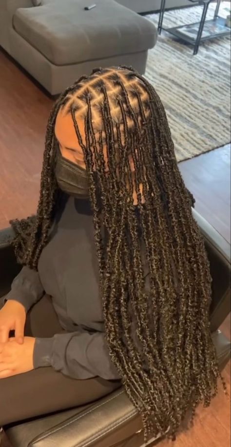 Medium Knotless Soft Locs, Knotless Locs, Soft Locks, Hairstyle Ideas Easy, Soft Locs, Big Box Braids Hairstyles, Faux Locs Hairstyles, Braided Hairstyle, Cute Braided Hairstyles