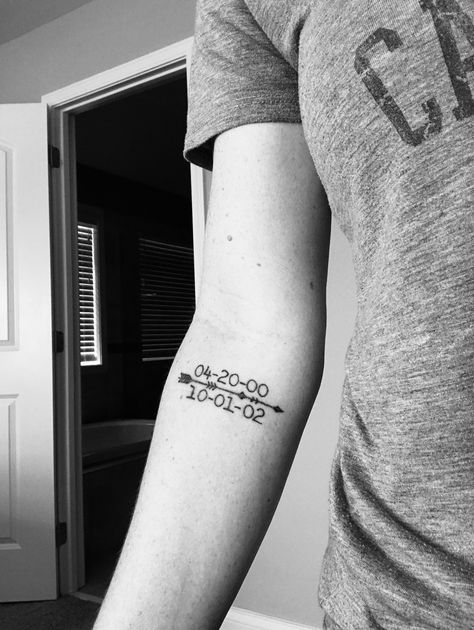 Love Kids Date Of Birth Tattoo Ideas, Kids Birthdates Tattoo Ideas, Marie Tattoo, Mama Tattoos, Birthdate Tattoo, Back Of Arm Tattoo, Date Tattoos, Omerta Tattoo, Tattoo Inspiration Men