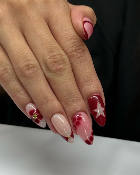 blooming gel is in the air this fall 🍁 @beetlesgelpolish @beetles_community @apresnailofficial #gel #gelnails #gelnail #gelpolish #uñasdegel #nailtech #nail #nailart #nailsnailsnails #naildesign #naildesigns #bloominggel #bloomingflowers #bloominggelflowers #red #rednails #star #starnails #fallnails #trendynails #explore #explorepage Blooming Gel Nail Art Christmas, Blooming Gel Christmas Nails, Blooming Gel Nail Art Fall, Blooming Gel Fall Nails, Red Blooming Gel Nails, Fall Blooming Gel Nails, Blooming Gel Nail Art Ideas, Red Design Nails, Red And Gold Nail Art