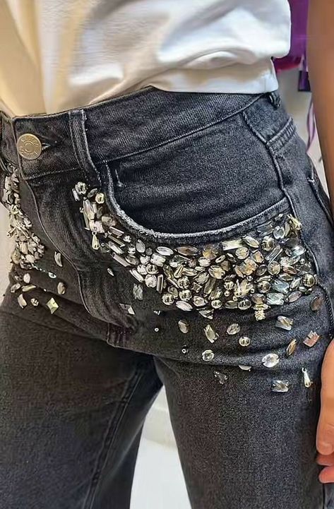 Bling Denim, Ropa Upcycling, Sparkly Outfits, Bling Jeans, Diy Fashion Clothing, Denim Diy, Embellished Jeans, Jeans Diy, Fashion Killa