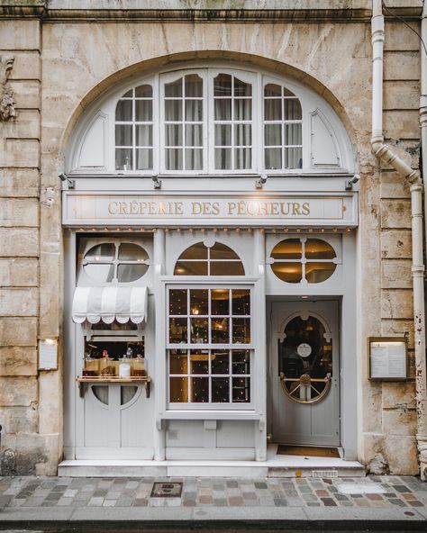 Meanwhile, in the Left Bank of Paris 😍 — I can’t get enough of its breathtaking beauty! Who else feels the same way?⁣ ⁣ This vibrant… | Instagram Beautiful Store Fronts, French Bistro Exterior, French Store Fronts, Bakery Facade, Paris Facade, Tiny Architecture, Beautiful Stores, Paris Shops, French Buildings