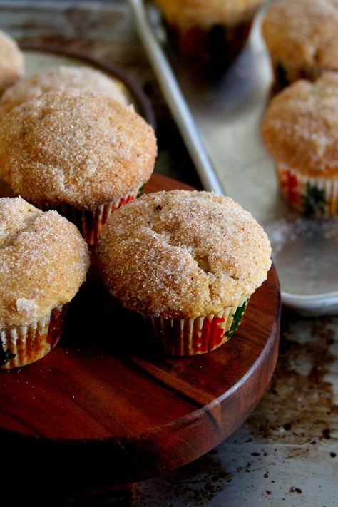 Apple Cider Donut Muffins – A Cup of Sugar … A Pinch of Salt Apple Cider Donut Muffins, Caramel Donut, Streusel Bars, Strawberry Sweets, Chocolate Cocktails, Donut Muffins, Filled Muffins, Coffee Cookies, Apple Cider Donuts