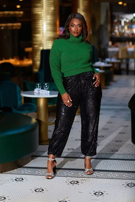 Celebrate in Style: Plus Size New Year's Outfit Ideas for 2024 Black Sequin Pants Outfit, Sequin Pants Outfit, Sequins Pants Outfit, New Year's Outfit, Black Sequin Pants, Sequin Pant, Black Dresses Classy, Classic Black Dress, Beachy Vibes