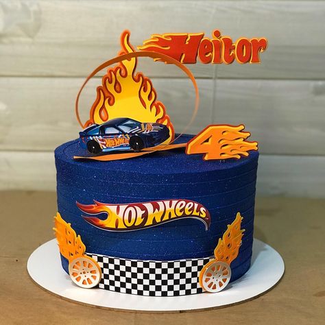 Bolo Hot Wheels, Hot Wheels Cake, Super Mario Bros Party, Mario Bros Party, Hot Wheels Birthday, Hot Weels, Race Car Birthday, Cars Birthday, Kids Cake