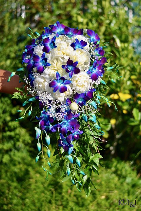 Galaxy Bridesmaids Dresses, Galaxy Bouquet Bridal, Galaxy Flower Bouquet, Galaxy Themed Wedding Ceremony Decor, Galaxy Wedding Bouquet, Galaxy Wedding Flowers, Galaxy Wedding Decor, Celestial Wedding Bouquet, Stitch Wedding Ideas