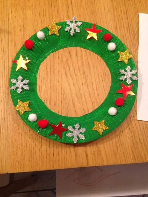 90+ Easy Christmas Crafts Your Kids Will Love to Make - FeltMagnet December Crafts Preschool Easy, Christmas Wreath Craft, December Crafts, Preschool Christmas Crafts, Christmas Crafts For Kids To Make, Toddler Arts And Crafts, Christmas Arts And Crafts, Christmas School, Preschool Christmas