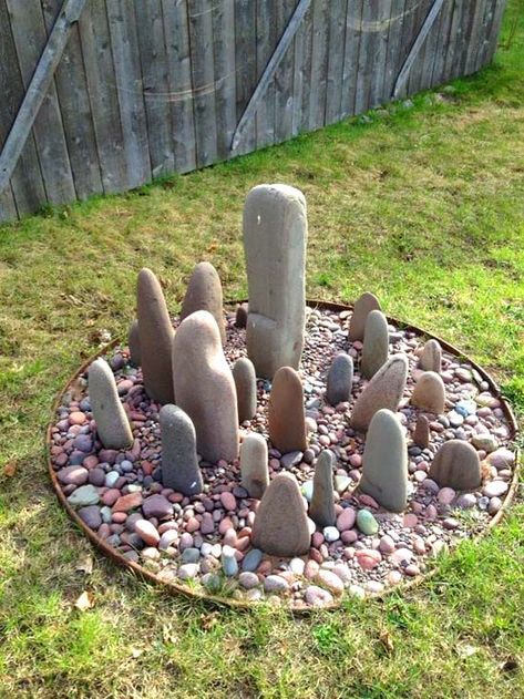 Circle of stones garden decoration #gardens #gardening #gardenideas #gardeningtips #decorhomeideas Landscape Edging Stone, Backyard Art, Moderne Have, Stones Garden, Red Tent, Witch Garden, Rock Garden Landscaping, Have Inspiration, Diy Garden Projects