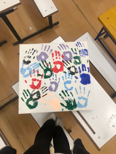 Canvas Hand Print Ideas Best Friends, Group Painting Ideas Canvases, Group Canvas Painting Ideas, Friends Painting Ideas, Group Painting Ideas, Friend Painting Ideas, Painting With Friends, Painting Friends, Group Painting