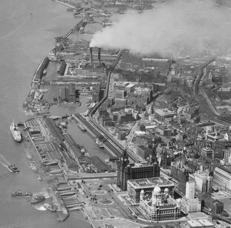 Liverpool 1946 Liverpool Images, Liverpool Photos, Liverpool Life, Liverpool Waterfront, Liverpool Town, Uk Cities, Liverpool Docks, Brooklyn Navy Yard, Liverpool History