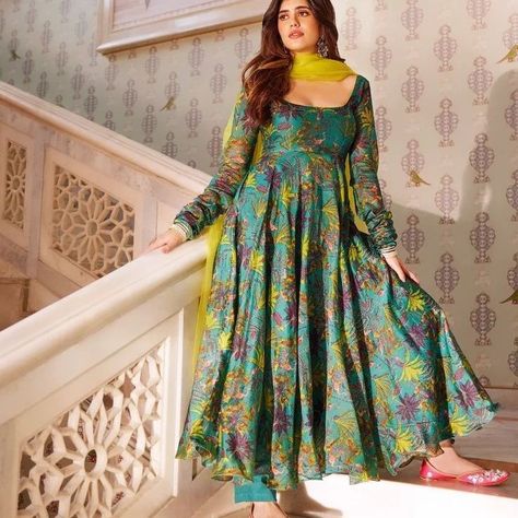 Costume collections Frock Style Kurti Design, Printed Anarkali Dress, Silk Salwar Suit, Cotton Anarkali Kurta, Boutique Suit, Diy Maxi Dress, Suit Indian, Simple Kurti, Frock Designs