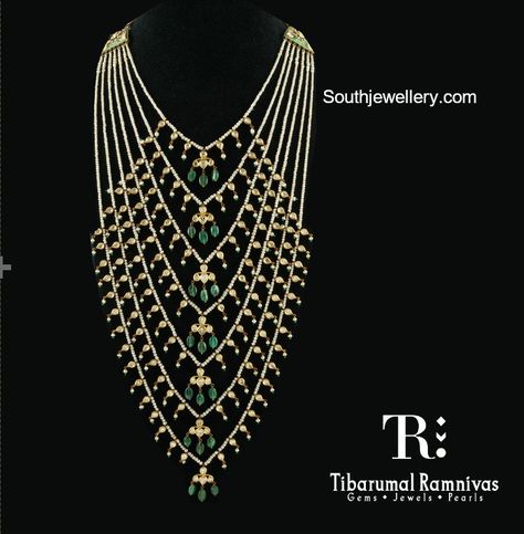 Satlada haar adorned with pearls, polkis and emeralds by Tibarumal Ramnivas Jewellers. Fine Diamond Jewellery Satlada Necklace Gold, Bridal Haaram, Satlada Necklace, Emerald Jewellery, Clean Gold Jewelry, Pearl Necklace Designs, Fine Gold Jewelry, Gold Wedding Jewelry, Gold Jewelry Sets