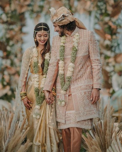 WeddingSutra.com on Instagram: "Tanmay and Neha's #instagramworthy union captured by WeddingSutra Favorite @knottyaffair.in saw a myriad of warm emotions fused with stunning details! Bride: @vijayan_neha Groom: @tansawant21 Venue: @theforestclubresort Event planning and design: @planwith.tdt Bride outfit: @kalanidhionline Groom: @jinaamofficial Makeup Artist: @kajolrpaswwan Hair: @sagarthehairstylist Photo Courtesy: @knottyaffair.in (Mumbai) Download the WeddingSutra App to book @knott White Rose Varmala, Best Varmala Designs, White Varmala Designs, Flower Varmala For Wedding, Varmala Ideas Indian Weddings, Wedding Malai South Indian, Varmala Photos, Bridal Varmala, White Jaimala