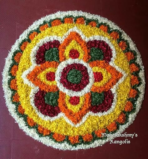 Poo Kolam Flowers Onam, Rangoli Designs With Flower, Onam Pookalam Design Simple, Small Rangoli Designs, Onam Pookalam Design, Flower Decoration For Ganpati, Flower Rangoli Designs, Onam Pookalam, Hotel Flower Arrangements