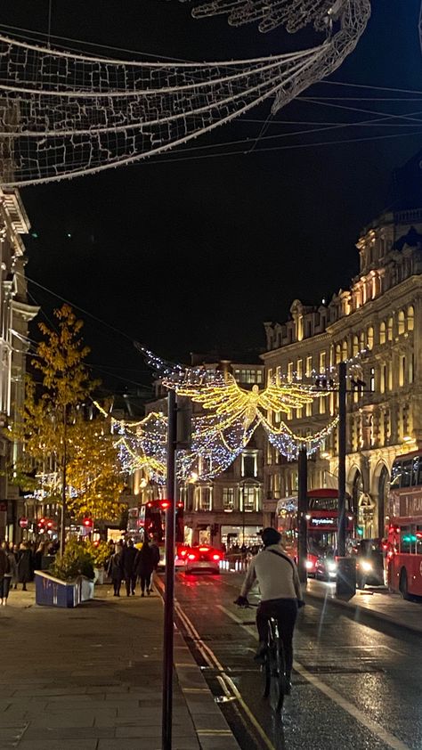 Oxford Street Christmas Lights, Oxford Street Lights, London At Christmas, Winter Board, Oxford Street London, London Buses, London In December, London Holiday, Christmas Bucket List