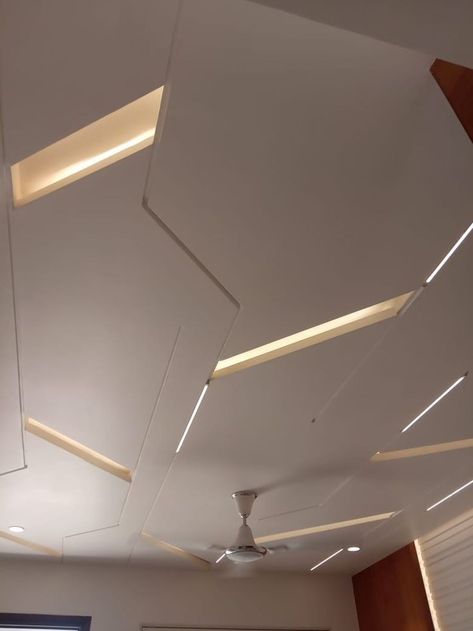 Ceiling Design Living Room 2023, Fiber Sheet Celling Design, Office Ceiling Design Modern Simple, Strip Lighting Ceiling, Ceiling 2023, Cornice Ceiling, Exposed Beams Ceiling, Simple Ceiling Design, Ceiling Design Ideas