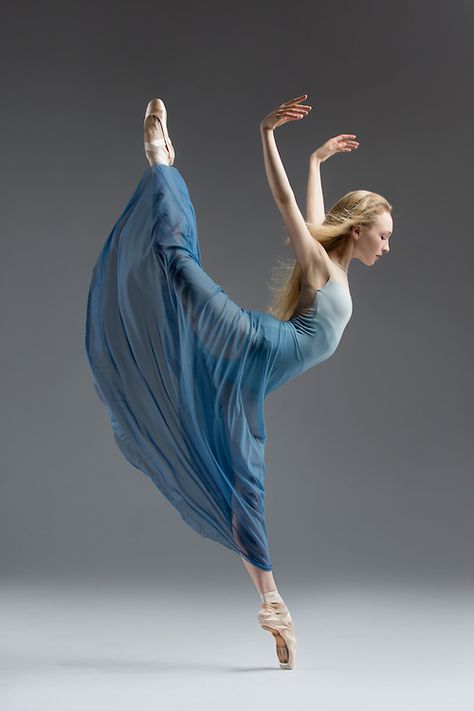 Ballet Beauty, Ballet Poses, Ballet Inspiration, Ballet Photos, City Ballet, Dance Movement, Shall We Dance, Ballet Photography, Ballet Beautiful