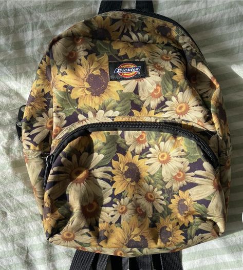 grunge aesthetic dickies backpack Aesthetic Backpack Grunge, Bookbag Aesthetic, Dickies Backpack, Grunge Backpack, 80s Girl, Aesthetic Backpack, Vintage Backpacks, Light Backpack, Hand Embroidery Art