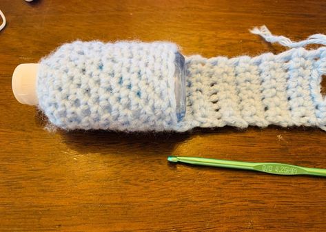 Hand Sanitizer Crochet Holder Free Pattern, Crochet Sanitizer Holder, Crochet Hand Sanitizer Holder Pattern, Crochet Hand Sanitizer Holder, Crochet Hand Sanitizer, Grandma Hobbies, Crochet Cozies, Crochet Presents, Sanitizer Holder