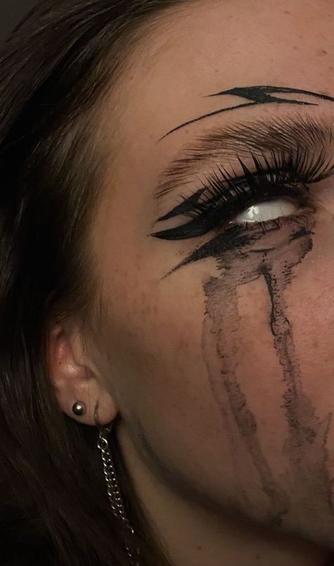 Black Tears Aesthetic, Metal Punk Aesthetic, Eyebrow Art Makeup, Black Makeup Looks Goth, Grunge Graphic Liner, Punk Aesthetic Makeup, Messy Makeup Aesthetic Grunge, Tear Make Up, Deathcore Makeup