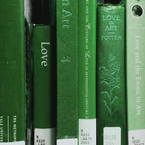 Emerald books Mint Green Aesthetic, Guided Art, Dark Green Aesthetic, Slytherin Aesthetic, Aesthetic Green, Rainbow Aesthetic, Green Books, Aesthetic Colors, Back To Nature