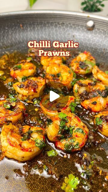 Cheese Prawn Recipe, Prawn Recipes Indian, Butter Garlic Prawns, Prawn Pizza, Prawns Appetizers, Garlic Prawns Recipe, Prawn Starters, Chilli Garlic Prawns, Garlic Prawn